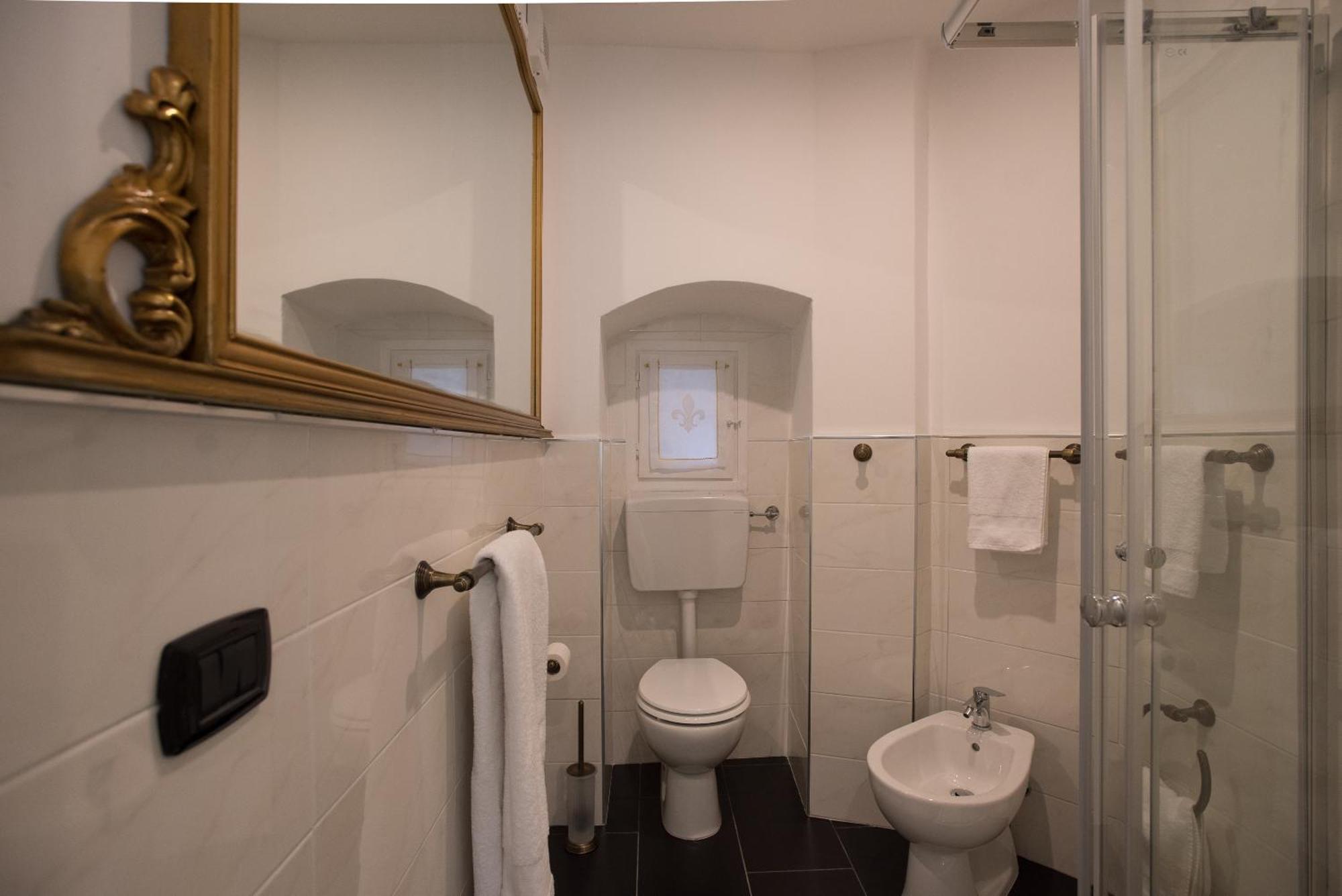 Apartment In The City Centre - Free Private Parking Cagliari Luaran gambar