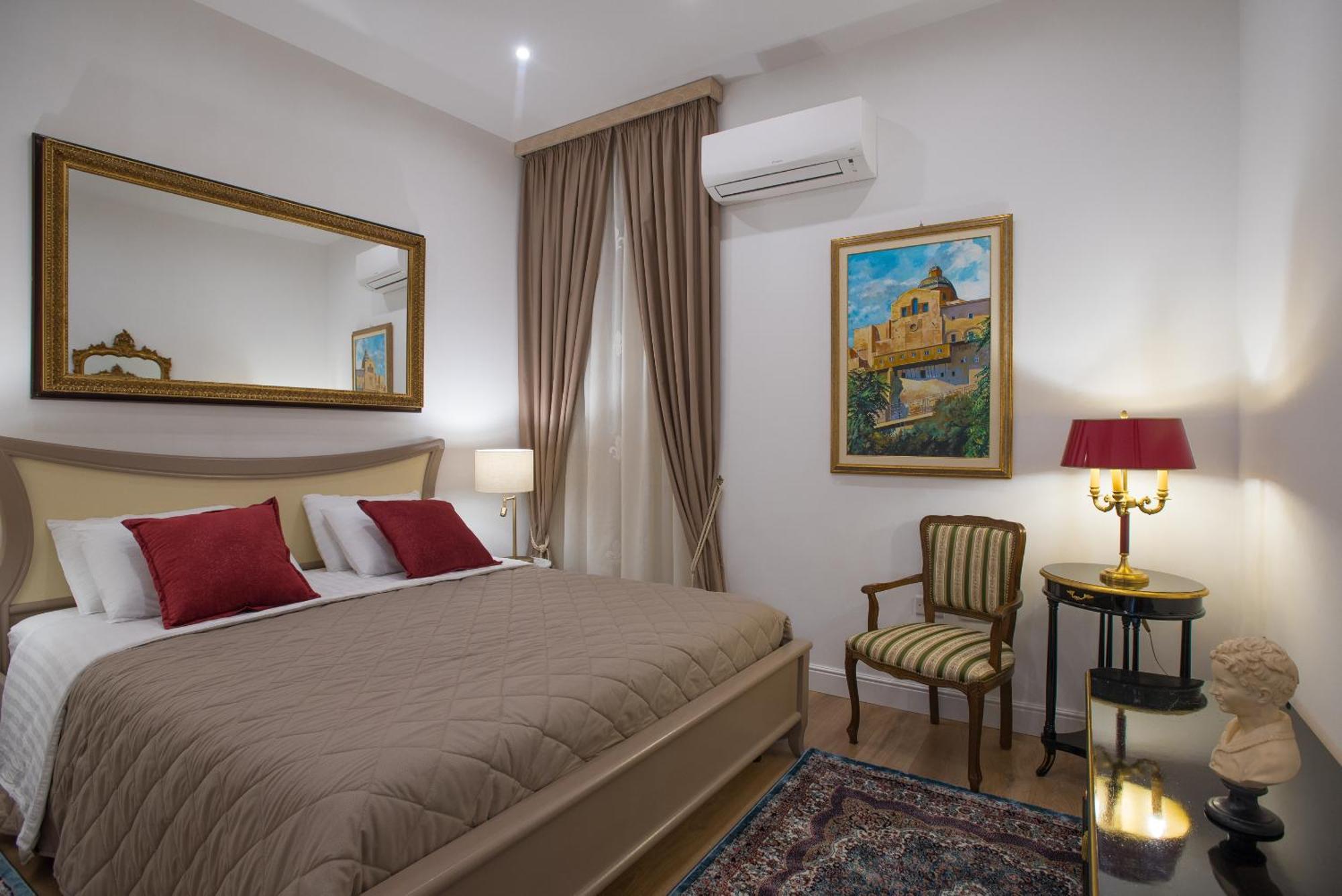 Apartment In The City Centre - Free Private Parking Cagliari Luaran gambar